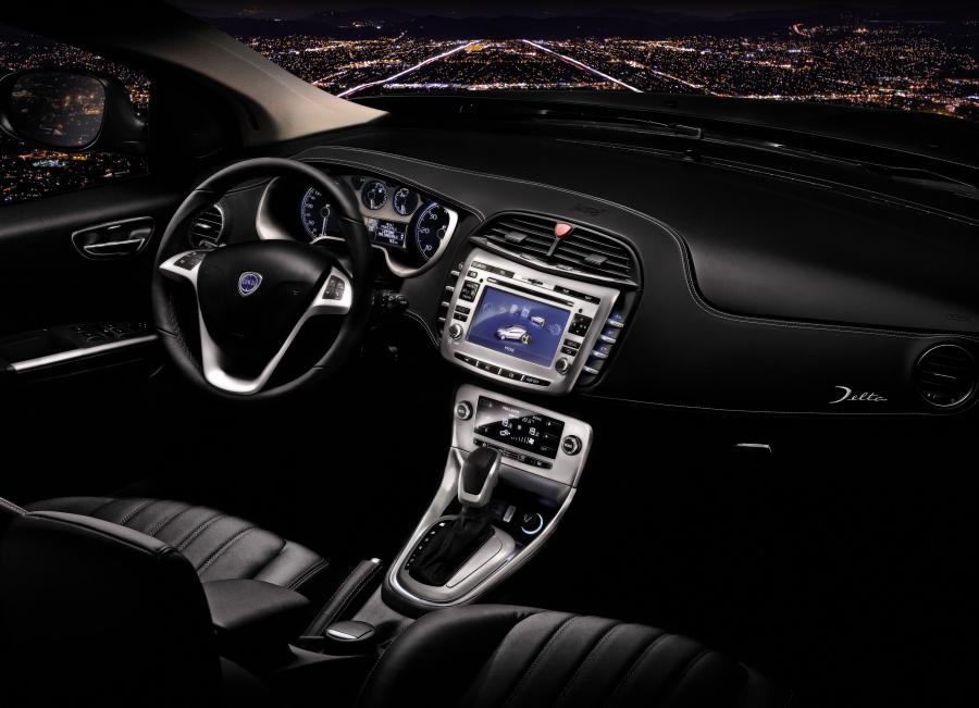  Lancia Delta 2011 года  (фото 2 из 19)